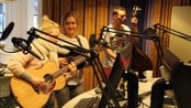 Mhoo framfører "Home is where you are" - Mhoo framfører "Home is where you are" i studio hos NRK Vestfoldsendinga.