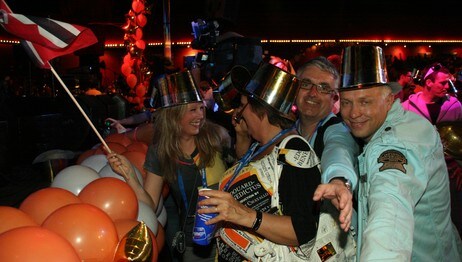 MGP-klubben på ESC-fest (Foto: NRK/Eirik Sivertsen) MGP-klubben på ESC-fest (Foto: NRK/Eirik Sivertsen)