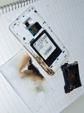 Emmas mobil etter hendelsen. (Foto: Emma Blom) Emmas mobil etter hendelsen. (Foto: Emma Blom)