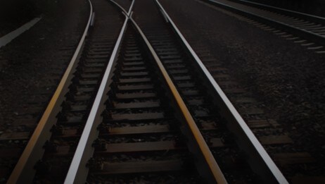 rails diverge (Foto: Michael Schneidmiller/Colorbox.com) rails diverge (Foto: Michael Schneidmiller/Colorbox.com)