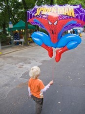 Gutt med ballong (Foto: www.colourbox.com) Gutt med ballong (Foto: www.colourbox.com)