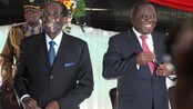 Zimbabwes nye grunnlov er signert (Foto: Tsvangirayi Mukwazhi/Ap) Zimbabwes nye grunnlov er signert (Foto: Tsvangirayi Mukwazhi/Ap)
