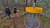 Frisbeegolf for blinde - På Sandvigodden i Arendal har Hisøy idrettslag bygget det som trolig er verdens første frisbee-golfbane for blinde og svaksynte. 