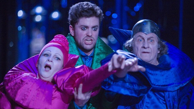 Fra Yvonne på Det Norske Teatret (Foto: Fin Serck-Hanssen) Fra Yvonne på Det Norske Teatret (Foto: Fin Serck-Hanssen)