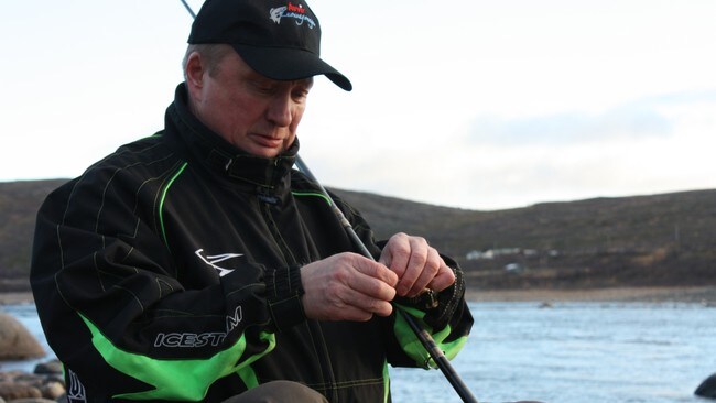 Henry Henriksen, Storfossen i Tana (Foto: Nils Henrik Måsø/NRK) Henry Henriksen, Storfossen i Tana (Foto: Nils Henrik Måsø/NRK)