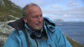 Per Fugelli - med sløyfe i halsen og hjertet på Røst - Sosial-medisineren Per Fugelli er ikke bare en engasjert samfunns-debattant her i landet. 
Det skal vi se når dokumentaren Med sløyfe i halsen og hjertet på Røst vises her på NRK1 i kveld.