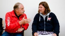 Peter Mueller (t.h.) og Johan Kaggestad i samtale  (Foto: Cornelius Poppe /Scanpix)