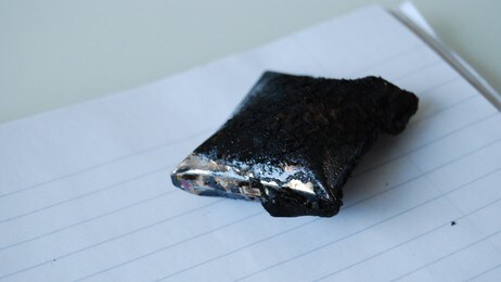 Emma Bloms Samsung Galaxy SII, som skal ha eksplodert. (Foto: Emma Blom) Emma Bloms Samsung Galaxy SII, som skal ha eksplodert. (Foto: Emma Blom)