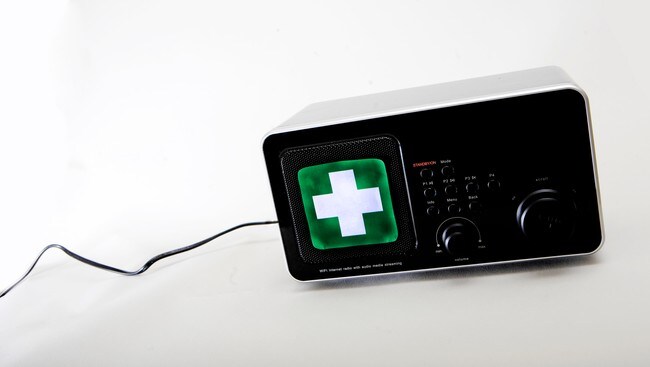 Radio med plaster (Foto: Nadia Frantsen/NRK) Radio med plaster (Foto: Nadia Frantsen/NRK)