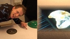 Per Olav Alvestad med Norges trolig minste diamant (Foto: Mikroskopbilde: Morten Often, NGU)