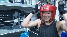 Video - Hjelmen har ikke så mye å si (Foto: Nyhetsspiller) Video - Hjelmen har ikke så mye å si (Foto: Nyhetsspiller)