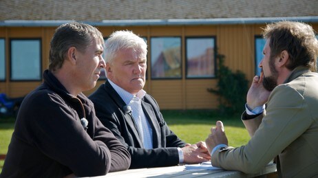 Dag Olsen og Bjørn Fridfeld intervjues av Håkon Haugsbø, Brennpunkt. (Foto: Håvard Lior/NRK) Dag Olsen og Bjørn Fridfeld intervjues av Håkon Haugsbø, Brennpunkt. (Foto: Håvard Lior/NRK)