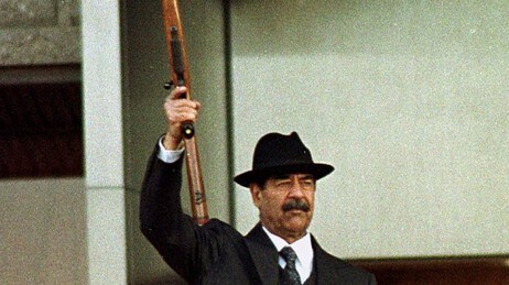 Saddam Hussein fotografert 31. desember 2000. (Foto: Jassim Mohammed/Scanpix/AP) Saddam Hussein fotografert 31. desember 2000. (Foto: Jassim Mohammed/Scanpix/AP)