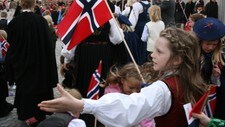 Kan jeg få et russekort? (Foto: Aina Rødal/NRK)