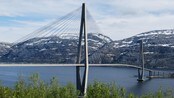 Nordland : Åpning av Helgelandsbrua - Åpning av Helgelandsbrua. Dagsrevyen 13. juli 1991. Reporter: Eivind Flakne. Samferdselsminister Kjell Opseth åpnet brua. Kommentar av ordfører Gunnar Breimo i Alstahaug.
OBS: LIGGER UTE I NRK NORDLAND FYLKESLEKSIKON.
