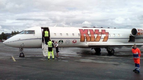 Kiss`fly på Værnes (Foto: Jon Arne Hoff Johansen/NRK) Kiss`fly på Værnes (Foto: Jon Arne Hoff Johansen/NRK)
