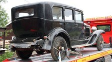 Her ankommer veteranbilen museet. (Foto: Sverresborg Trøndelag Folkemuseum)