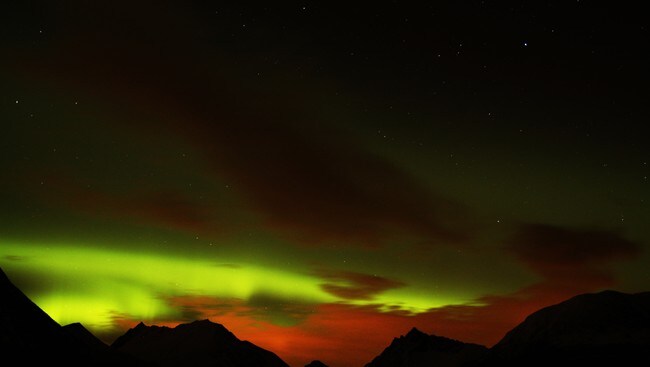 Nordlys over Follestaddalen i Ørsta den 20. januar (Foto: Geir T. Øye)