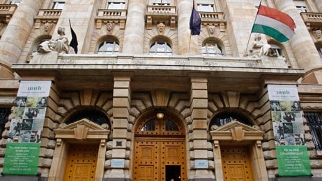 HUNGARY/ The main entrance of the National Bank of Hungary (Foto: Bernadett Szabo/Reuters/Scanpix) HUNGARY/ The main entrance of the National Bank of Hungary (Foto: Bernadett Szabo/Reuters/Scanpix)