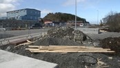 I natt kjem endeleg brua - Eit svært omstridt gangfelt vil snart vere historie. Etter mange års kamp for sikrare skuleveg, blir det natt til onsdag montert ei gangbru over den sterkt trafikerte vegen ut frå Kristiansund sentrum.   