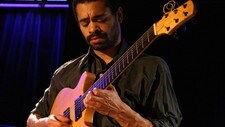 Den franske gitaristen Manu Codjia (Foto: Christophe Alary) Den franske gitaristen Manu Codjia (Foto: Christophe Alary)