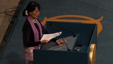 Aung San Suu Kyi bak talerstolen på Nobelforedraget (Foto: Su Thet Mon/NRK) Aung San Suu Kyi bak talerstolen på Nobelforedraget (Foto: Su Thet Mon/NRK)