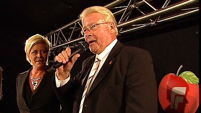 Siv Jensen og Carl I. Hagen (NRK) Siv Jensen og Carl I. Hagen (NRK)