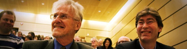 Gudmund Hernes (t.v.) og John-Hippe, Fafo-forfattere (Foto: Bjørnbakk, Jan-Morten/SCANPIX)