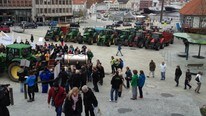 Bønder på torget i Stavanger (Foto: Ole Andreas Bø/NRK)