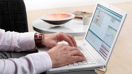 Jobber på en PC (Scanpix/Reuters)
