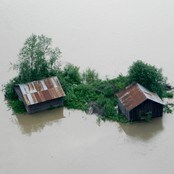 Flom i Gudbrandsdalen (Foto: Larsen, Håkon Mosvold/Scanpix) Flom i Gudbrandsdalen (Foto: Larsen, Håkon Mosvold/Scanpix)
