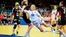 Heidi Løke scorer for Norge (Foto: Kent Skibstad/Scanpix) Heidi Løke scorer for Norge (Foto: Kent Skibstad/Scanpix)
