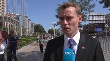 Video Ingen vil snakke med Borten Moe (Foto: Nyhetsspiller) Video Ingen vil snakke med Borten Moe (Foto: Nyhetsspiller)
