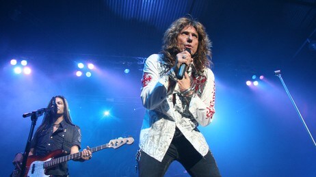 David Coverdale i Whitesnake i Arenum i Bergen (Foto: Roy Hilmar Svendsen/NRK)
