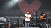 Maria Mena på Giske (Foto: Odd Kristian Dahle/NRK)