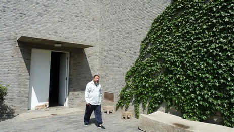 Ai WeiWei i Beijing (Foto: Anders Magnus/NRK) Ai WeiWei i Beijing (Foto: Anders Magnus/NRK)