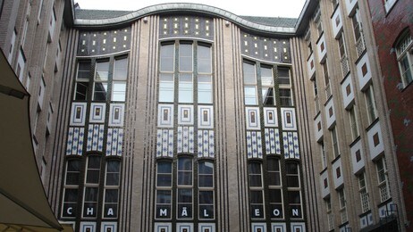 En av de 'Hackeschen Höfe' i Berlin. (Foto: Nina Skurtveit/NRK) En av de 'Hackeschen Höfe' i Berlin. (Foto: Nina Skurtveit/NRK)