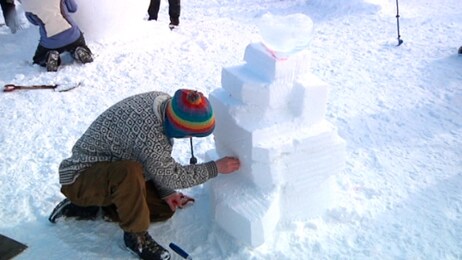 Snøskulptur, Valnesfjord (Foto: Knut Rindahl/NRK) Snøskulptur, Valnesfjord (Foto: Knut Rindahl/NRK)