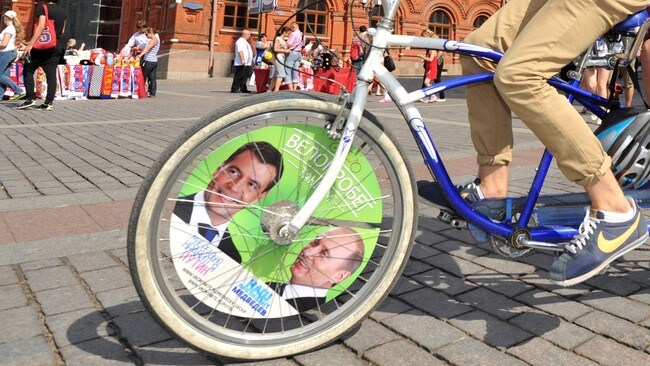 Tandem Vladimir Putin og Dmitrij Medvedev (Foto: VASILY MAXIMOV/Afp) Tandem Vladimir Putin og Dmitrij Medvedev (Foto: VASILY MAXIMOV/Afp)