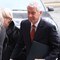 Nobelkomiteens leder Thorbjørn Jagland er tidlig ute til Oslo rådhus.