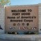 Den enorme Fort Hood-basen huser mellom 25 og 30.000 mennesker.
