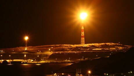 Det er så mye snakk om mørketid, men her i Hammerfest har vi 'mørketidssol', levert av Statoil Hydro. (Foto: Bjørnar Lunga) Det er så mye snakk om mørketid, men her i Hammerfest har vi 'mørketidssol', levert av Statoil Hydro. (Foto: Bjørnar Lunga)