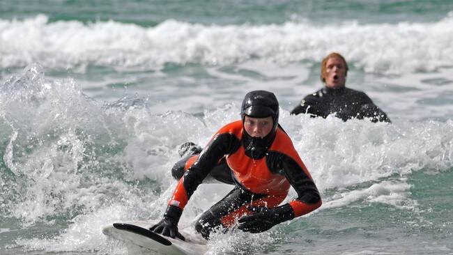 Surfing i Lofoten (Foto: Frode Lerang) Surfing i Lofoten (Foto: Frode Lerang)