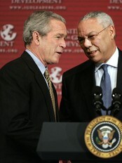 George W. Bush og Colin Powell (Foto: Evan Vucci/Scanpix/AP)