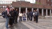 Diskuterte soveforbud - Bilder fra demo i sofienbergparken (sovende prester). Bidler fra møtet i rådhuset me dfrivillige orgnasijasjoner, og romfolk som venter utenfor.