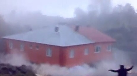 Hus kollapset i Tyrkia (Foto:Reuters)