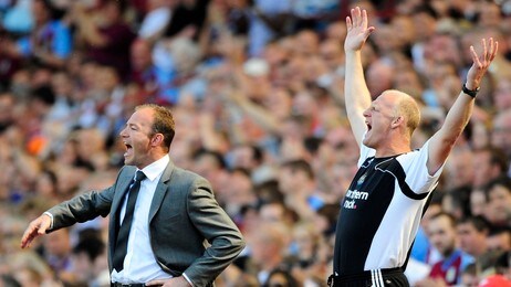 Alan Shearer og Iain Dowie (Foto: Dylan Martinez/Scanpix/Reuters)