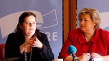 Leder i Høyre, Erna Solberg (tv), og energipolitisk talskvinne i Høyre, Siri A. Meling (Foto: Poppe, Cornelius/SCANPIX)
