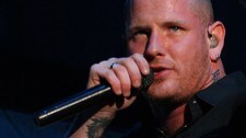 Corey Taylor, vokalist i Slipknot, her på scenen med Stone Sour (Foto: Adam Bettcher/Afp) Corey Taylor, vokalist i Slipknot, her på scenen med Stone Sour (Foto: Adam Bettcher/Afp)
