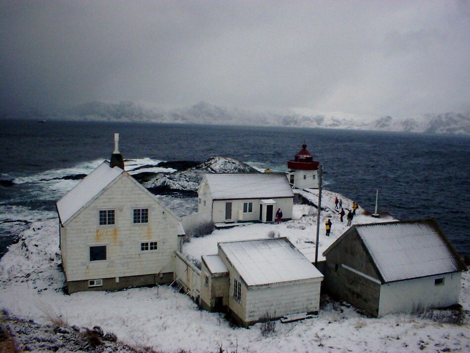 Skongenes Fyr, fyrbygningene mot Stad (febr04).